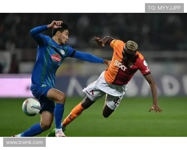 加拉塔萨雷完胜十人费内巴切